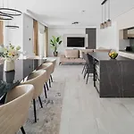 Bellezza A Luxurious Retreat In Villa