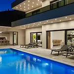 Villa Bellezza A Luxurious Retreat In *