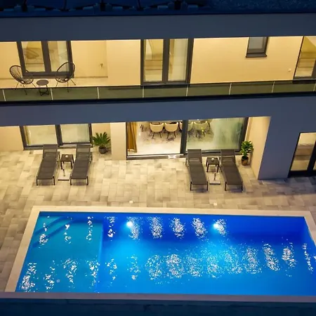 Bellezza A Luxurious Retreat In 빌라 이모츠키