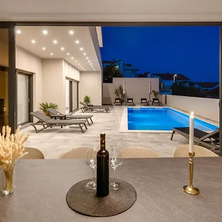 Вилла New Bellezza: A Luxurious Retreat In Имотски