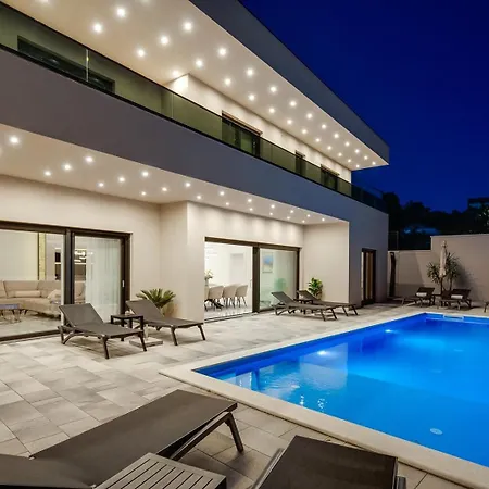 New Bellezza: A Luxurious Retreat In * Имотски