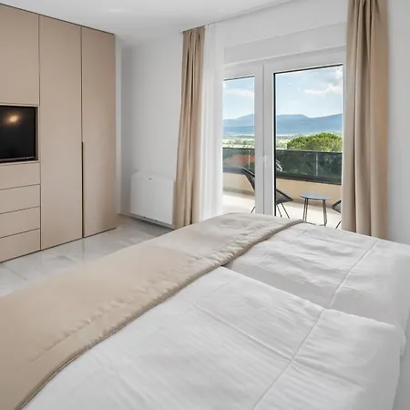 Вилла New Bellezza: A Luxurious Retreat In *