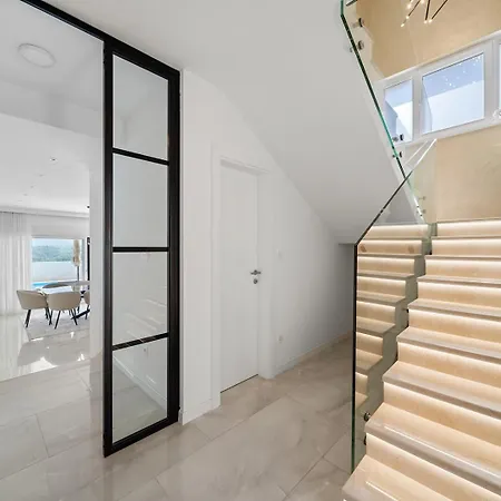 빌라 Bellezza A Luxurious Retreat In 이모츠키