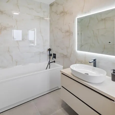 Bellezza A Luxurious Retreat In * 이모츠키