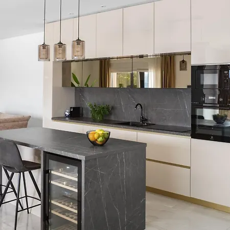 Вилла New Bellezza: A Luxurious Retreat In *
