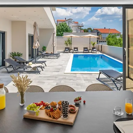 Bellezza A Luxurious Retreat In 빌라 *