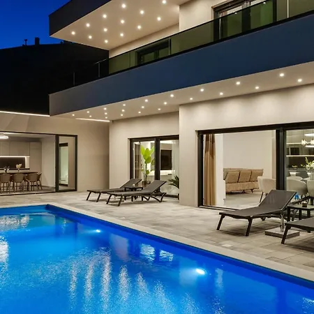 Villa Bellezza A Luxurious Retreat In *