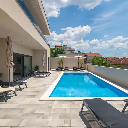 New Bellezza: A Luxurious Retreat In Вилла Имотски